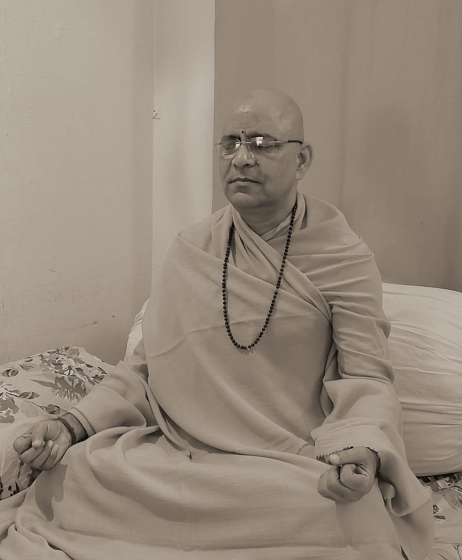 Shri Pradeep Bhaiya Ji Maharaj in meditation